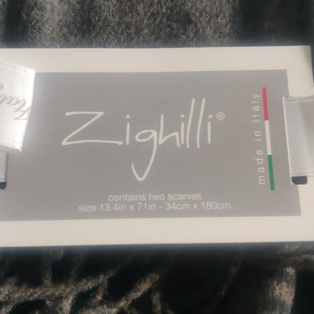 Zighilli Mens Two scarves presented in a gift box.